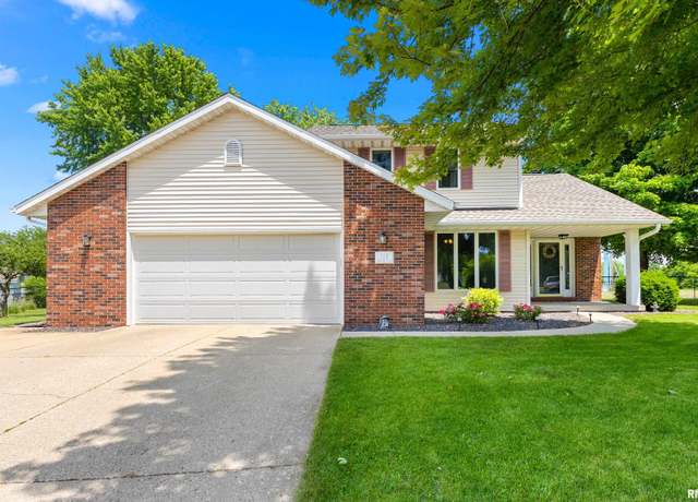 Property at 118 Regent Ct, East Peoria, IL 61611, 4 beds, 3 baths