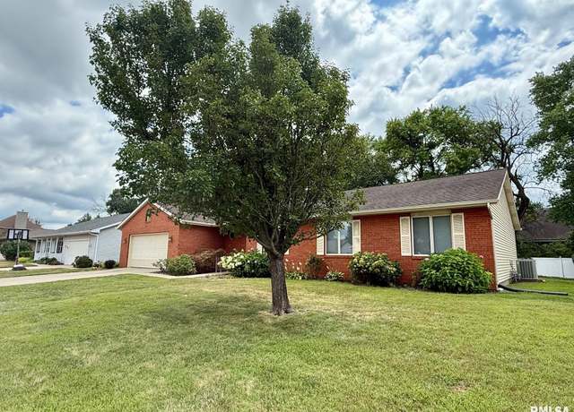 Property at 2512 Charlack Ave, Springfield, IL 62704, 3 beds, 2 baths