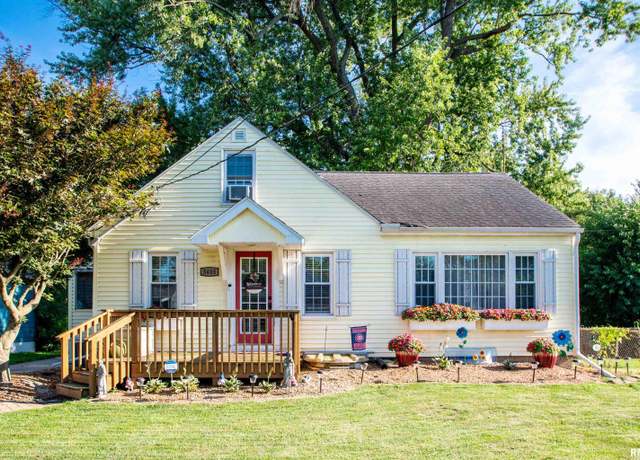 Property at 5408 W Airland St, Peoria, IL 61607, 4 beds, 2 baths