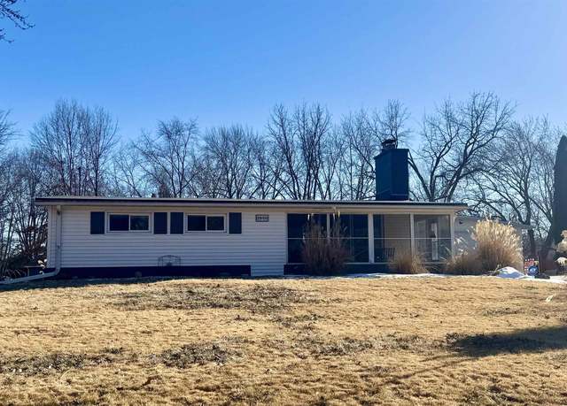 Property at 23435 Mohawk Dr, Cuba, IL 61427, 3 beds, 2 baths
