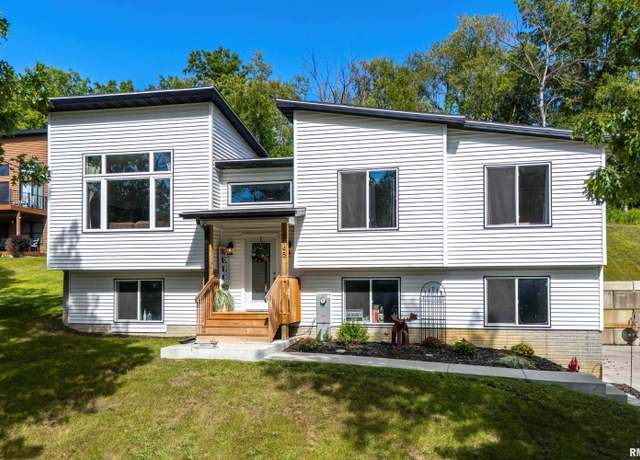 Property at 1145 Waverly Rd, Davenport, IA 52804, 4 beds, 3 baths