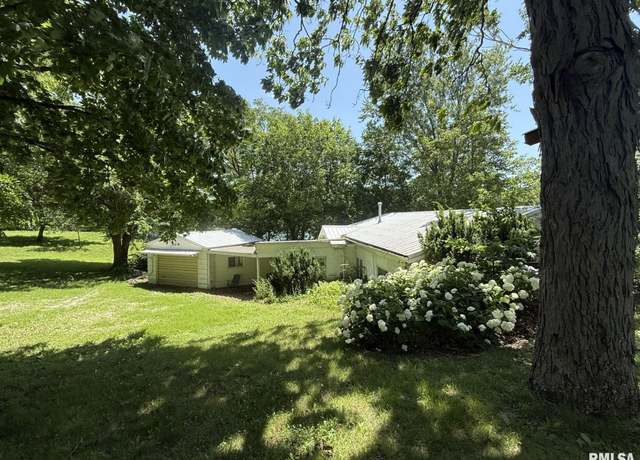 Property at 109 Lake Warren Dr, Monmouth, IL 61462, 1 bed, 2 baths