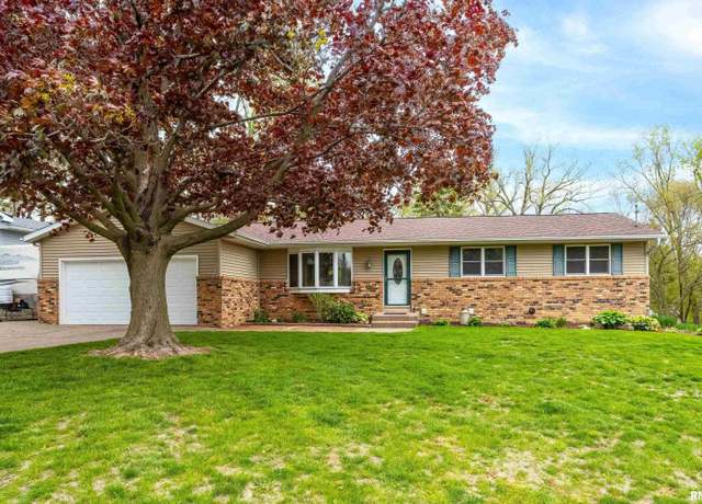 Property at 6318 Dodds Dr, Bettendorf, IA 52722, 4 beds, 3 baths