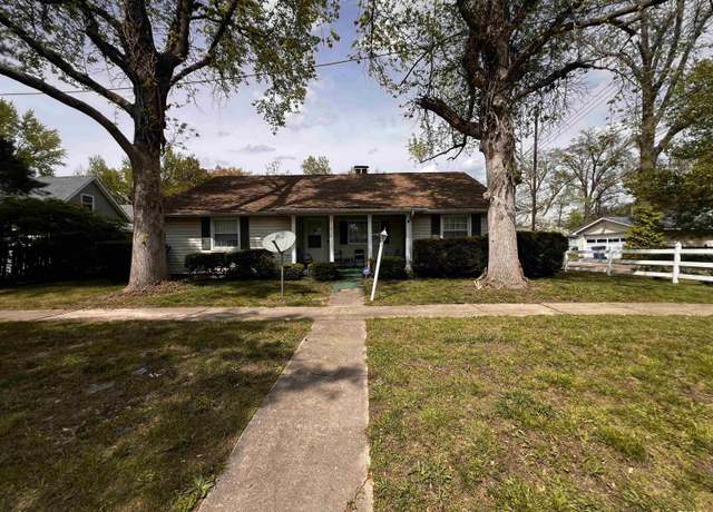 Property at 810 E 7th St, Centralia, IL 62801, 2 beds, 1.5 baths