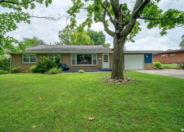 Property at 607 W Burton St, Eureka, IL 61530, 3 beds, 2 baths