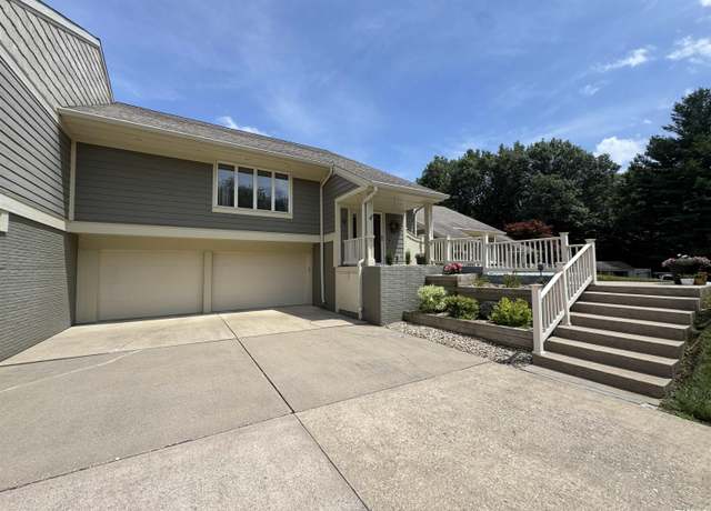 Property at 6 Ottawa Trl, Galesburg, IL 61401, 3 beds, 3 baths