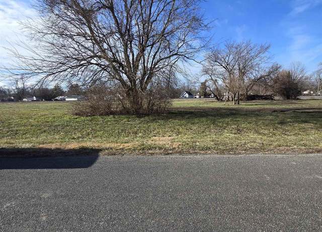 Property at 613 Illinois Ave, Jacksonville, IL 62650