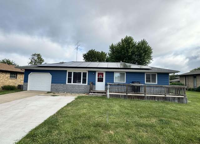 Property at 1275 Sunview Dr, Canton, IL 61520, 3 beds, 2.5 baths