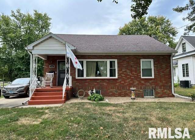 Property at 1717 S Main St, Jacksonville, IL 62650, 4 beds, 2.5 baths