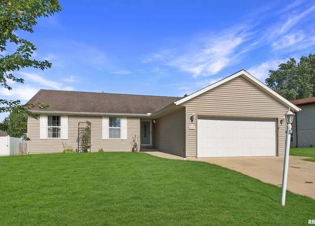 Property at 409 High Oak Dr, East Peoria, IL 61611, 4 beds, 3 baths