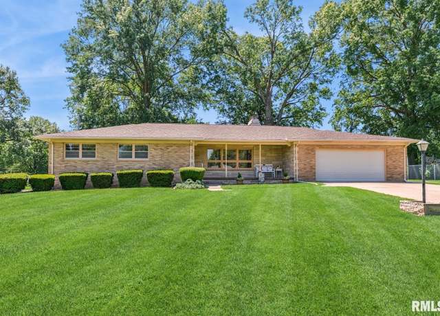Property at 1717 Circle Drive East, Clinton, IA 52732, 5 beds, 2.5 baths