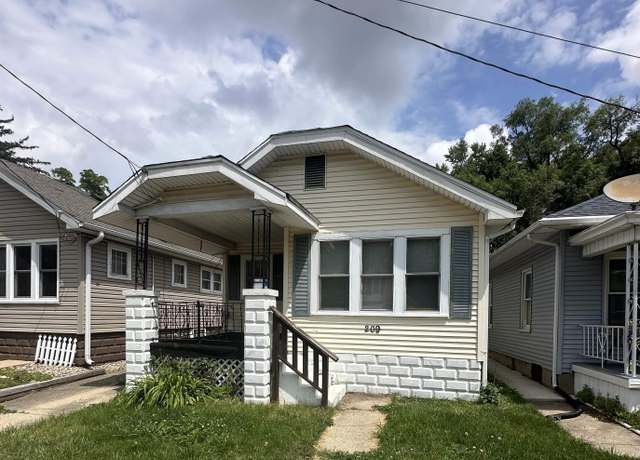 Property at 209 E Corrington Ave, Peoria, IL 61603, 3 beds, 1 bath