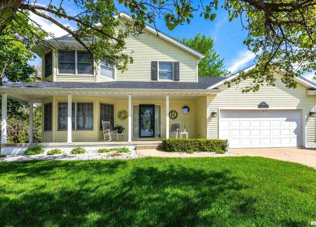 Property at 4412 Regency Pl, Davenport, IA 52806, 4 beds, 3 baths