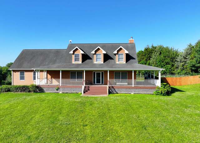 Property at 4581 180th St, Clinton, IA 52732, 4 beds, 3 baths