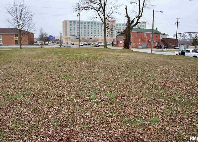 Property at 202 Metropolis St, Metropolis, IL 62960