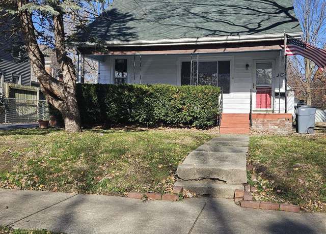 Property at 375 W Pine St, Canton, IL 61520, 3 beds, 1.5 baths