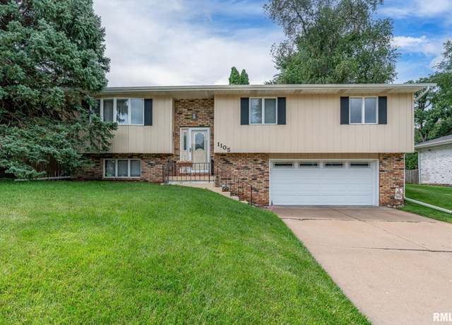 Property at 1105 W 46th St, Davenport, IA 52806, 3 beds, 2.5 baths