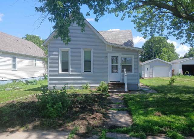 Property at 392 21st Pl, Clinton, IA 52732, 2 beds, 1 bath