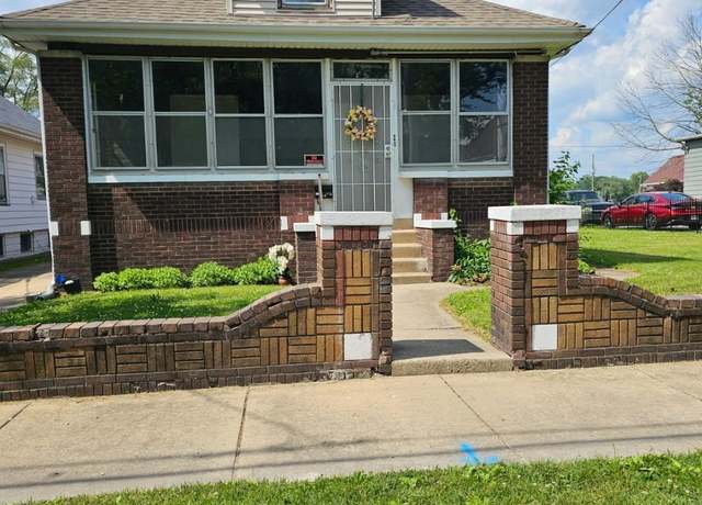 Property at 2617 W Marquette St, Peoria, IL 61605, 2 beds, 1 bath