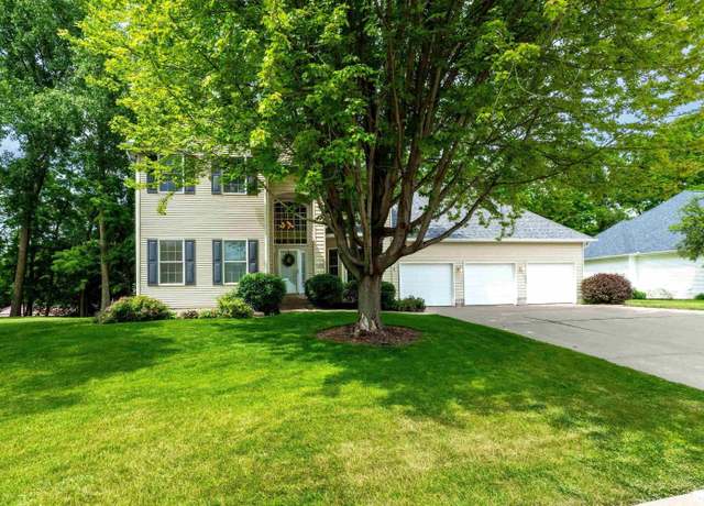 Property at 905 Bridgeview Pl, Le Claire, IA 52753, 4 beds, 2.5 baths