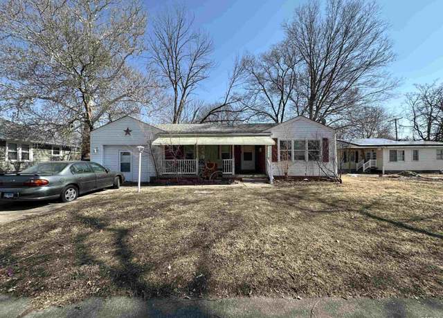 Property at 1908 S 15th St, Springfield, IL 62712, 3 beds, 1 bath