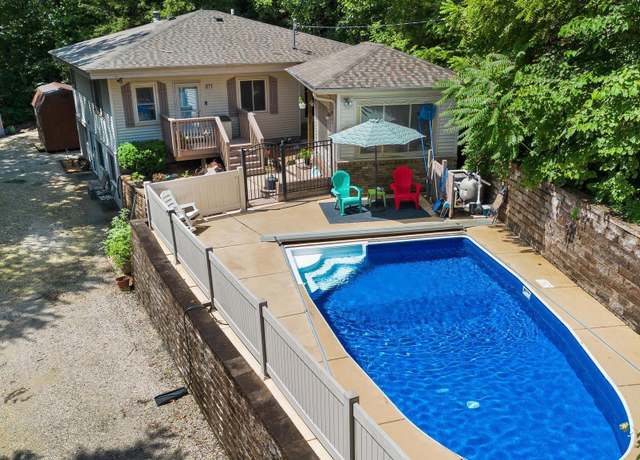 Property at 271 E Hickory St, East Peoria, IL 61611, 3 beds, 2.5 baths