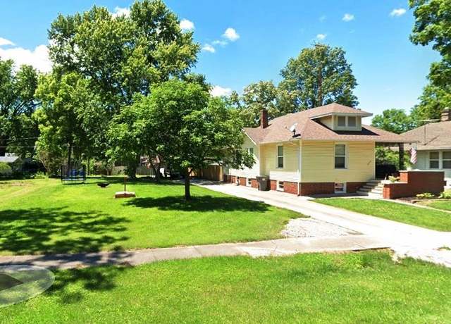 Property at 422 Johnson St, Carlinville, IL 62626, 3 beds, 2 baths