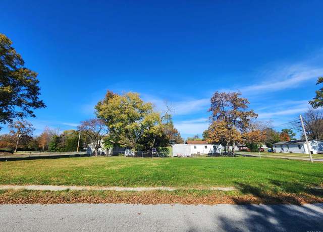 Property at 408 W Burnett St, Marion, IL 62959