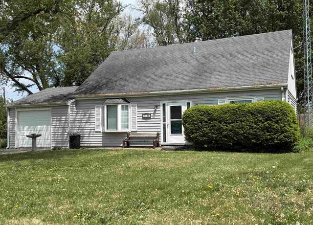 Property at 1045 S Main St, Canton, IL 61520, 4 beds, 2 baths
