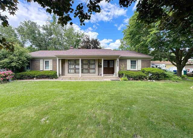Property at 5303 34th Ave, Moline, IL 61265-5627, 3 beds, 2.5 baths