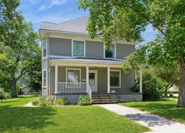 Property at 125 5th Ave, De Witt, IA 52742, 3 beds, 1.5 baths