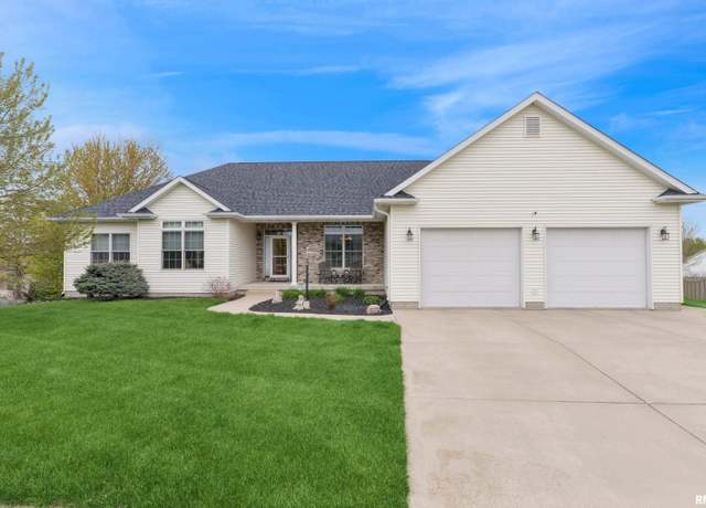Property at 1637 Hickory Bend Ct, De Witt, IA 52742, 4 beds, 3.5 baths