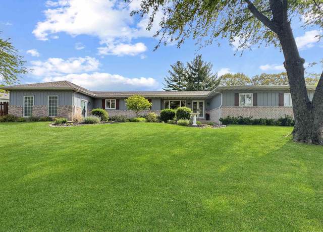 Property at 700 Illini Dr, East Peoria, IL 61611, 4 beds, 4 baths