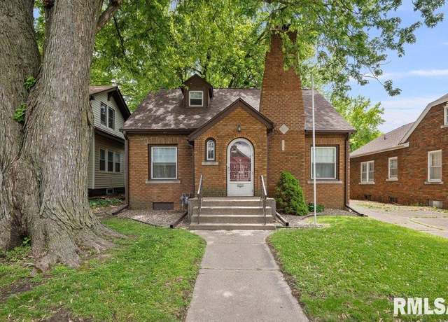 Property at 2446 16th Ave, Moline, IL 61265, 3 beds, 2 baths