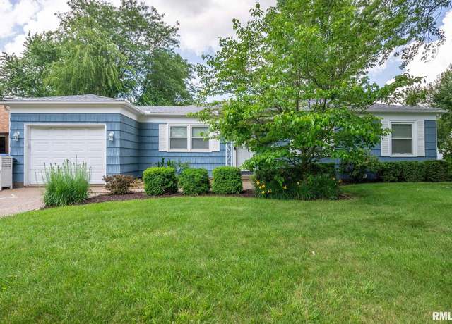 Property at 2549 30th Avenue Court, Moline, IL 61265, 2 beds, 2.5 baths