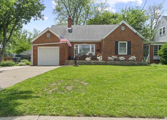 Property at 2220 W Ayres Ave, West Peoria, IL 61604, 3 beds, 2 baths