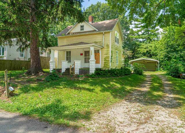 Property at 1003 S College St, Lincoln, IL 62656, 2 beds, 1 bath