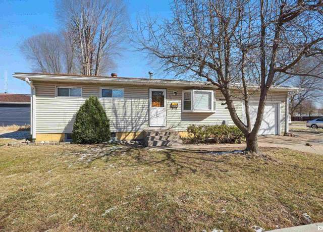 Property at 105 27th Ave, East Moline, IL 61244, 5 beds, 2 baths