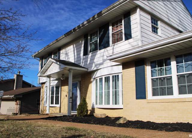 Property at 37 Greencastle Cir, Springfield, IL 62712, 4 beds, 3 baths
