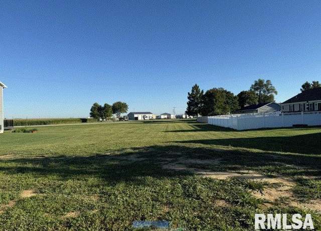Property at 215 W Lester St, Williamsville, IL 62693