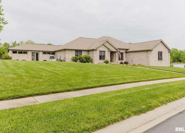 Property at 2200 Brentwood Dr, Marion, IL 62959, 4 beds, 2.5 baths