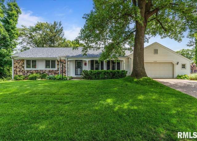Property at 7700 37th Ave, Moline, IL 61265-8031, 3 beds, 2 baths