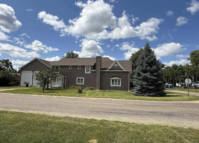 Property at 79 SE 3rd St, Swisher, IA 52338, 4 beds, 3 baths
