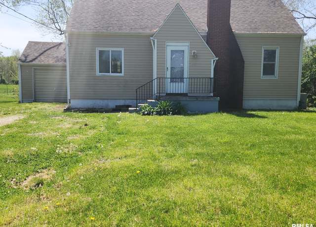Property at 1007 W 7th St, Centralia, IL 62801, 3 beds, 1.5 baths