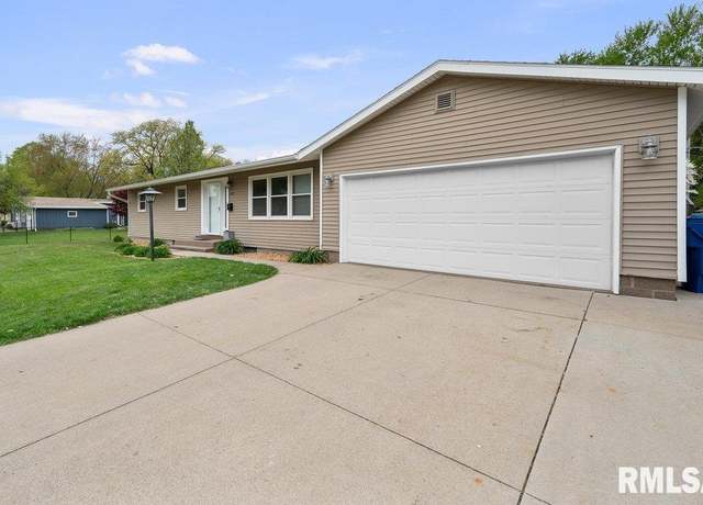Property at 1807 37th St, Moline, IL 61265, 4 beds, 3 baths