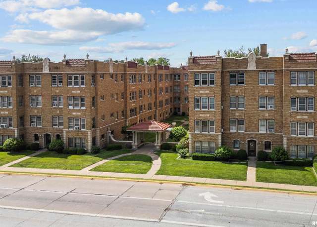 Property at 1632 18th Ave #6, Rock Island, IL 61201-4377, 2 beds, 1 bath