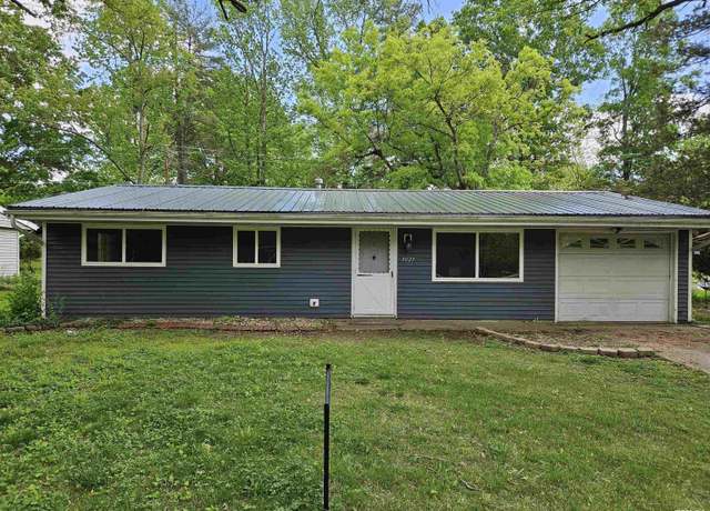 Property at 1027 W Laurel St, Carbondale, IL 62901, 3 beds, 1 bath