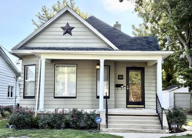 Property at 314 N Prairie St, Jacksonville, IL 62650, 2 beds, 1.5 baths