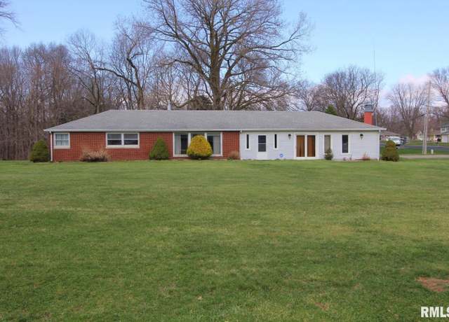 Property at 927 W Oakview Dr, Peoria, IL 61615, 4 beds, 2 baths