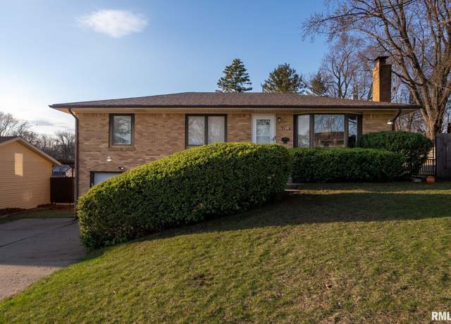 Property at 1310 Hillside Dr, Bettendorf, IA 52722, 3 beds, 2.5 baths